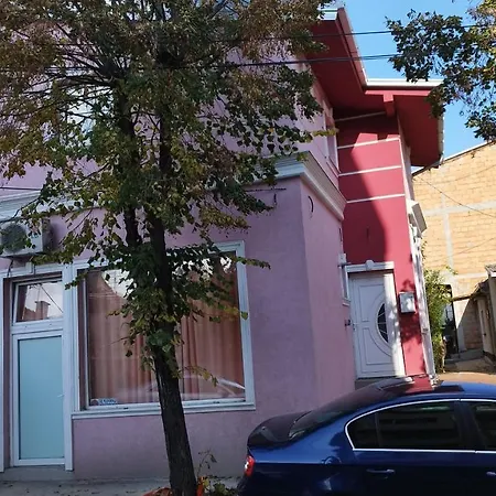 Small Private Bathroom Wi-fi Apartment *