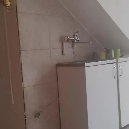 Small Private Bathroom Wi-fi Apartment *