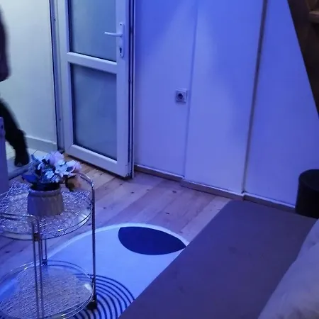 Apartment Small Private Bathroom Wi-fi